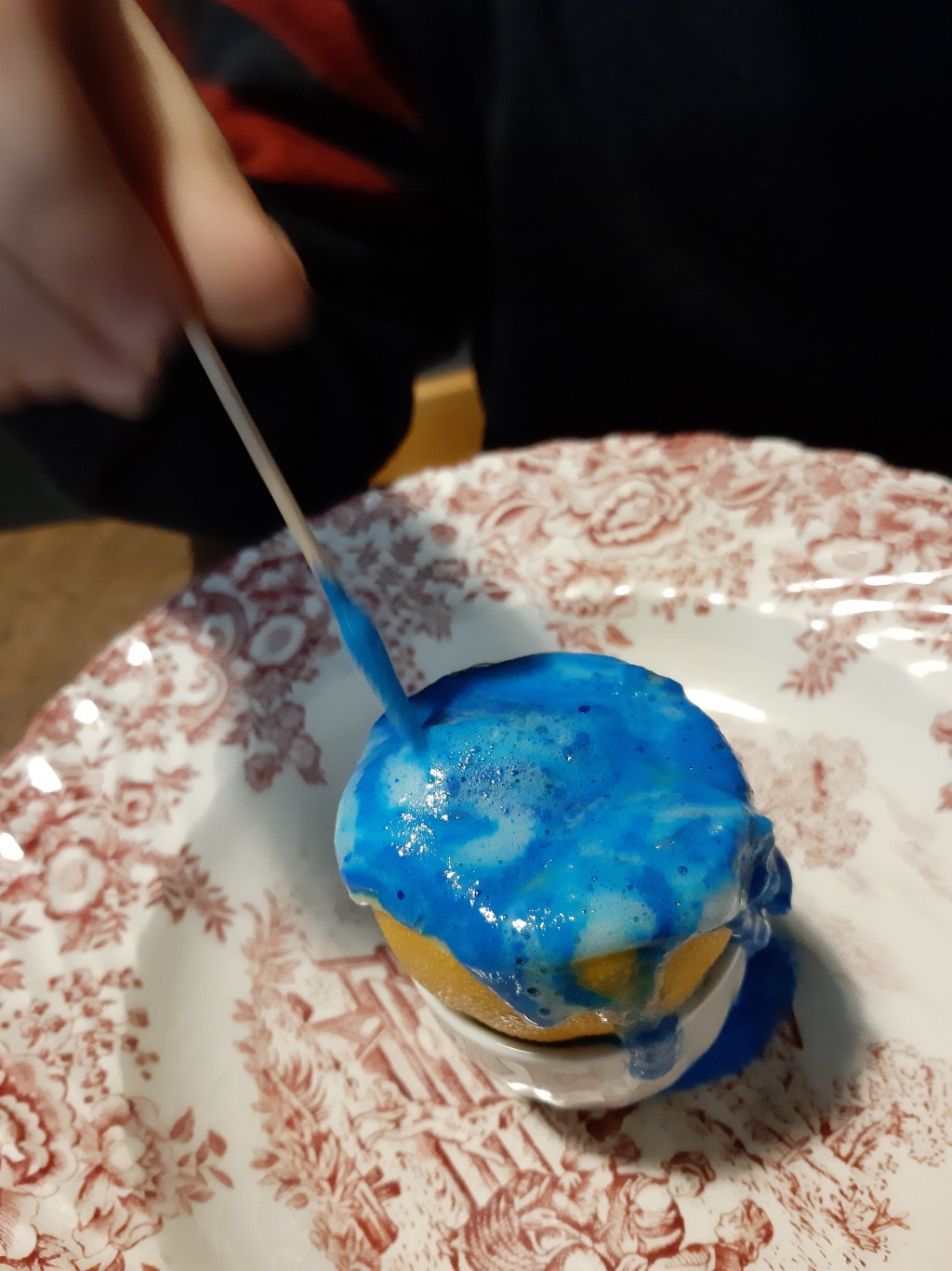 Vulkanausbruch mit einer&nbsp;Zitrone