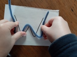 Formen mit Pfeifenputzer nachlegen