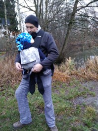 mit Papa in der Trage